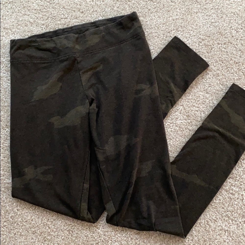 Garage camo leggings